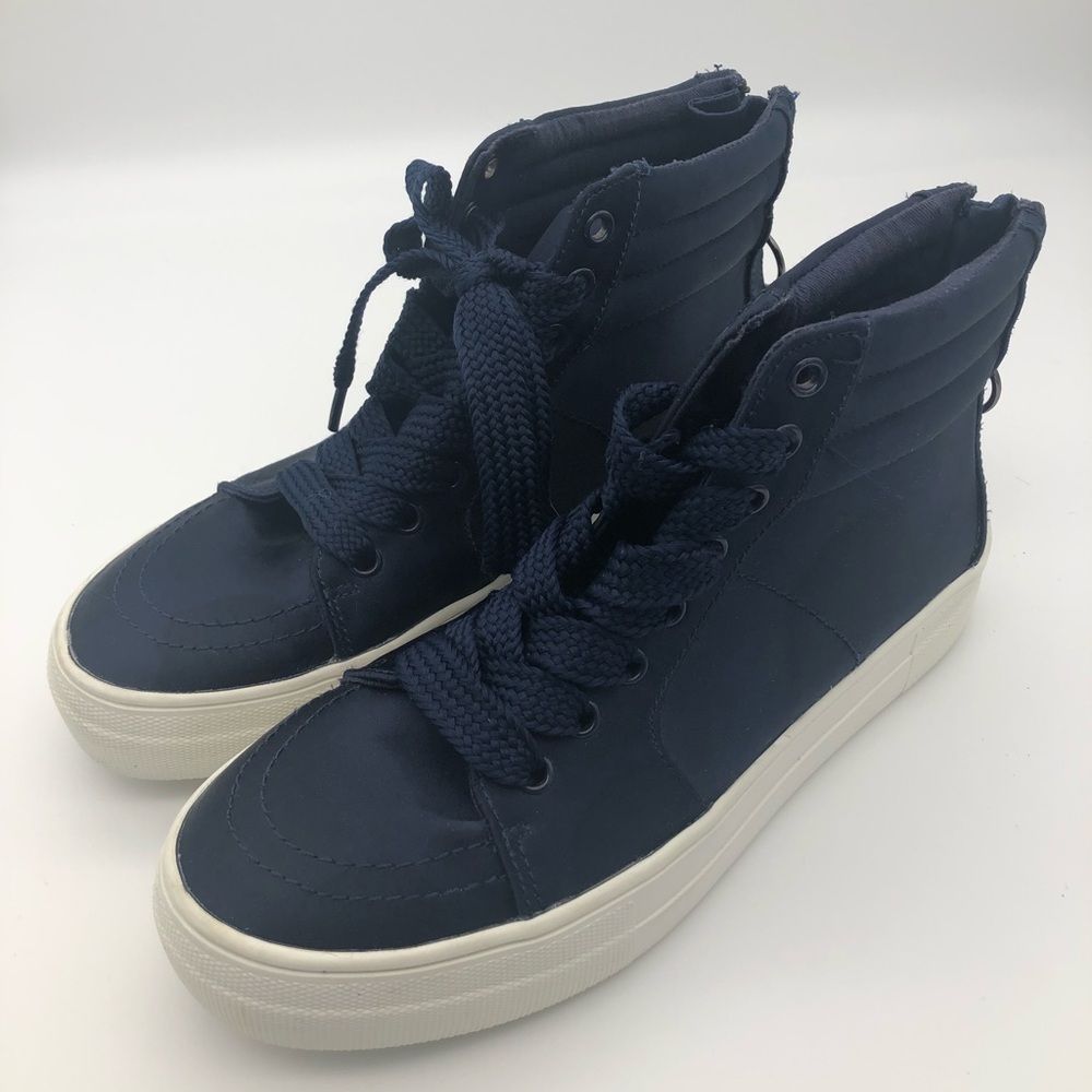 •Steve Madden Golly sneakers